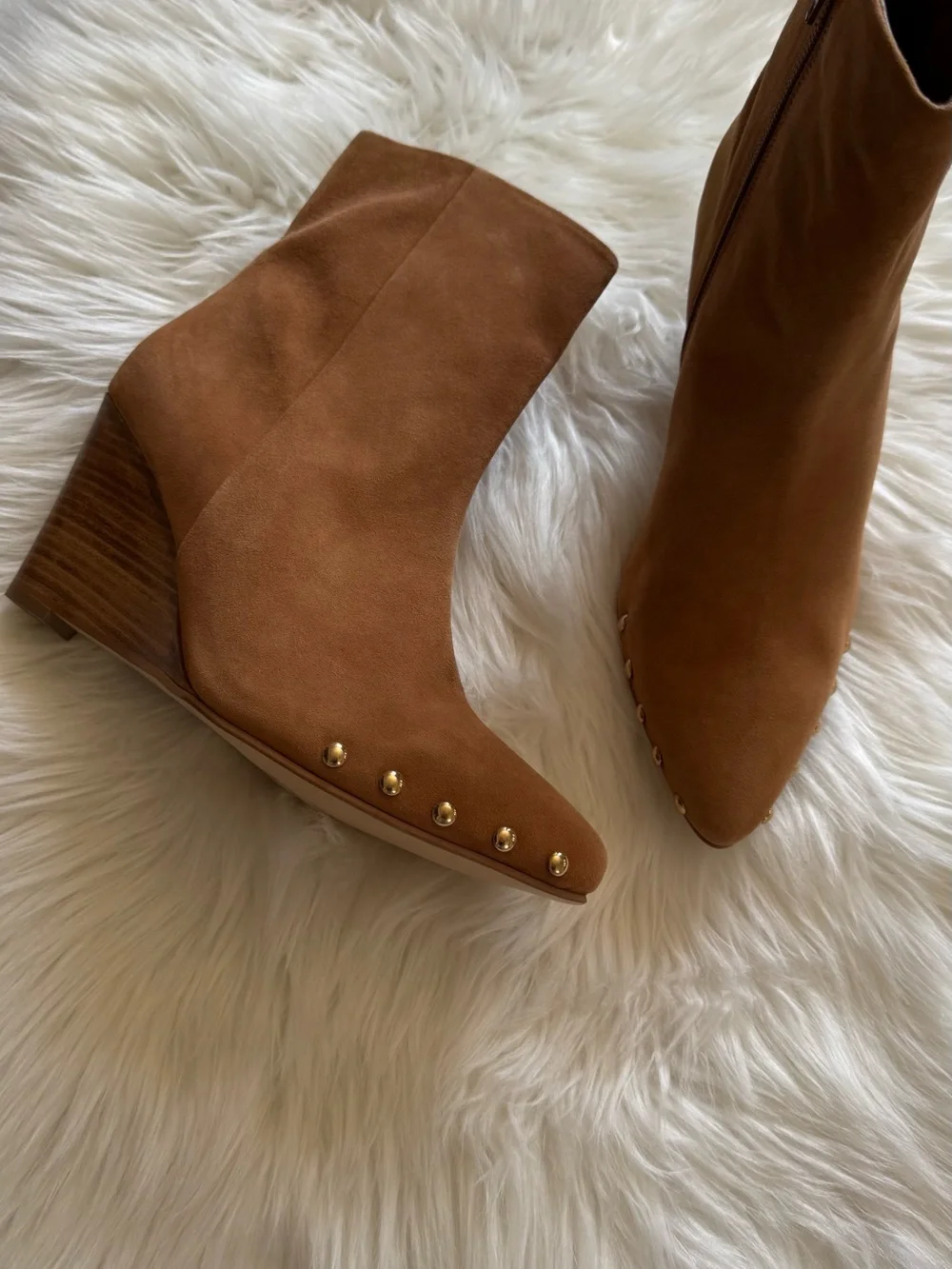 Signature Collection sleek pointed